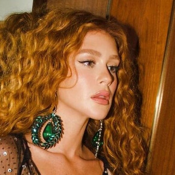 Marina Ruy Barbosa apostou em maxi brincos para compor o visual