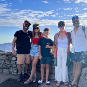 Ana Maria Braga compartilhou uma série de registros de seu aniversário nas redes sociais