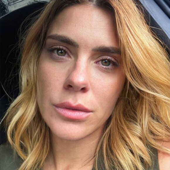 Foto de Carolina Dieckmann sem maquiagem rendeu elogios à atriz de 44 anos