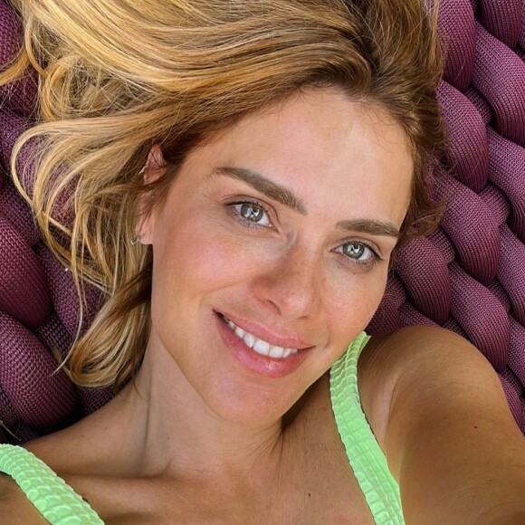 Beleza natural de Carolina Dieckmann em fotos rende chuva de elogios à atriz