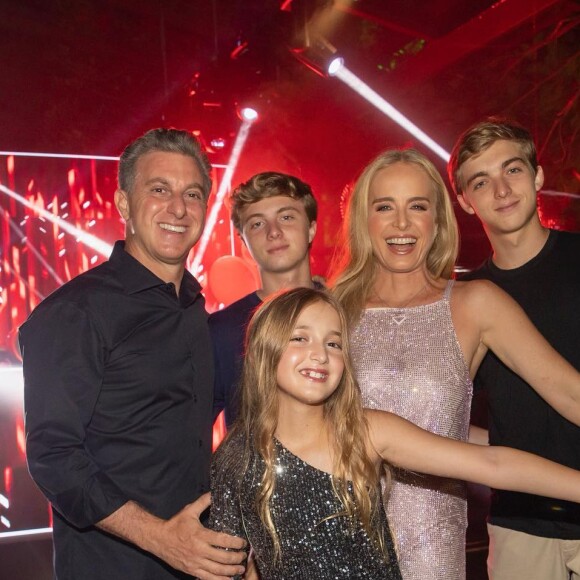 Além de Eva e Benício, Angélica e Luciano Huck também são pais de Joaquim