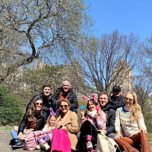 Angélica e Luciano Huck fizeram uma viagem em família com os filhos mais novos, Eva e Benício