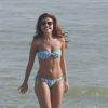 Paloma Bernardi costuma mostrar a boa forma, de biquíni, quando vai à praia