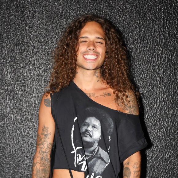 Vitão usa a maquiagem e seu estilo como formas de se expressar