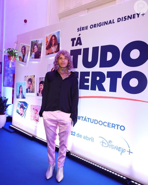Vitão apareceu em pré-estreia de série com peruca roxa