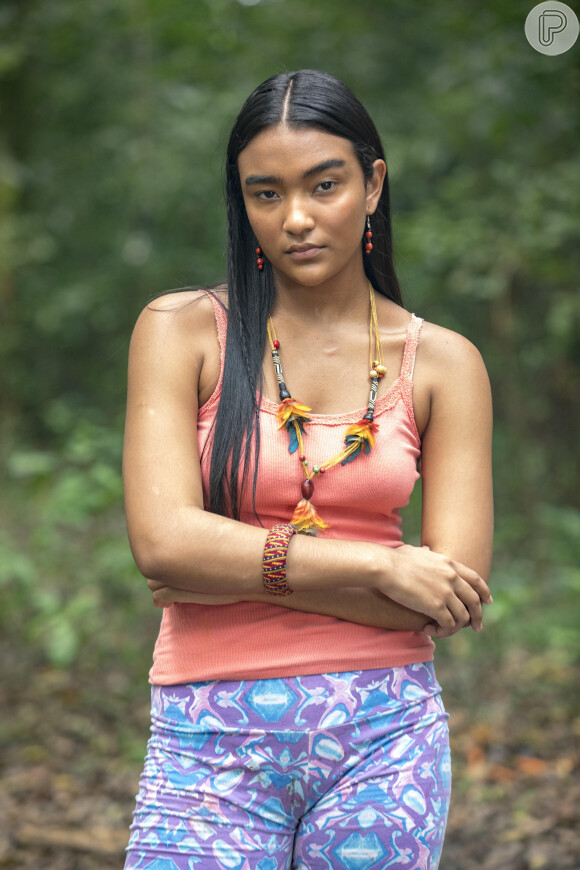 Na novela 'Terra e Paixão', Yandara (Rafaela Cocal) é uma jovem de povo originário que se tornará modelo