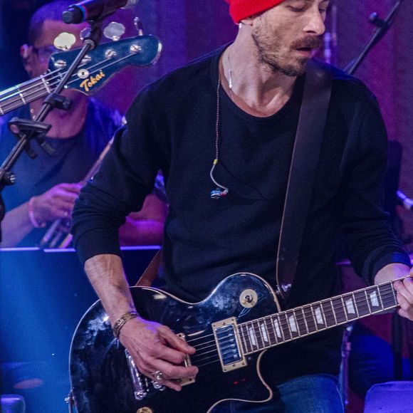 Filho de Rita Lee participa da homenagem à mãe na TV