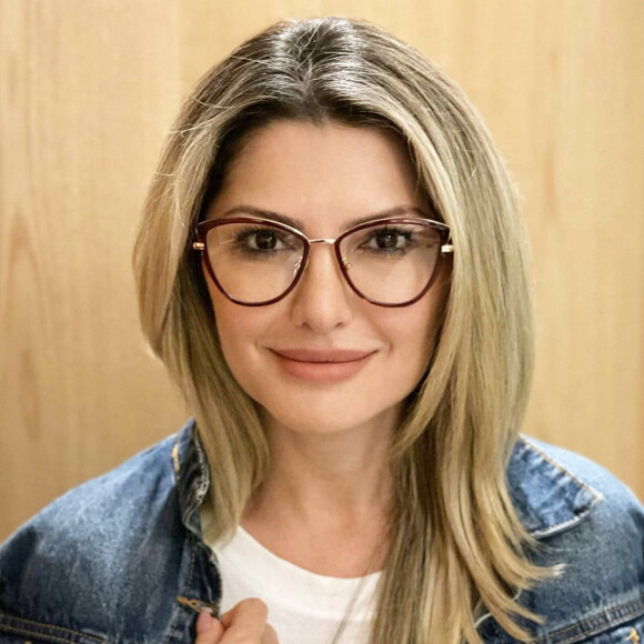 Sofrendo com dívidas na época da eleição, Antonia Fontenelle pediu ajuda em áudios