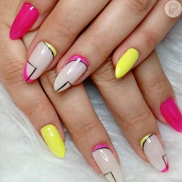 Essa nail art que combina amarelo e rosa é indicada para o signo de Libra