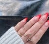O signo de Áries ama unhas no formato stiletto, especialmente se forem em vermelho