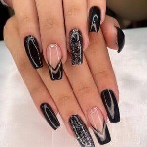 O signo de Aquário adora inovar nas unhas decoradas: por isso, essa é uma opção perfeita