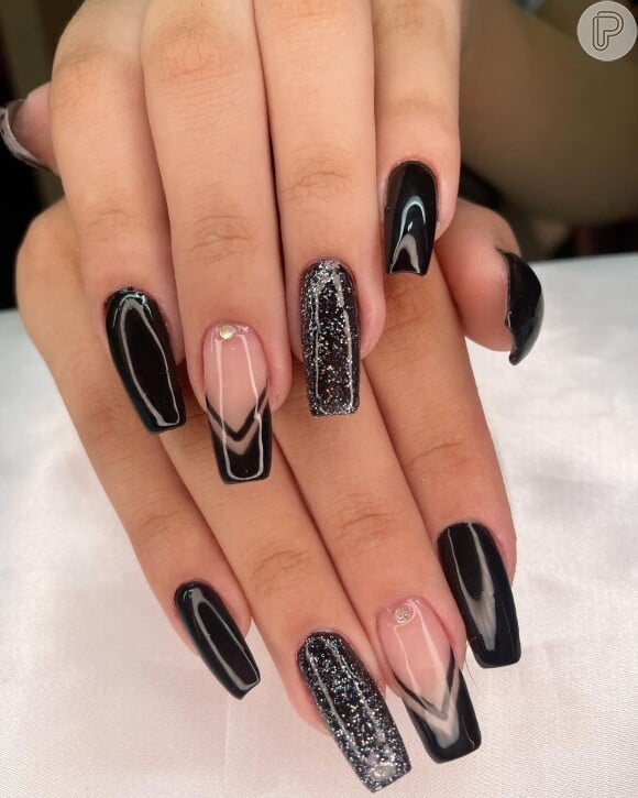 O signo de Aquário adora inovar nas unhas decoradas: por isso, essa é uma opção perfeita