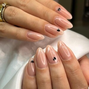 Unhas delicadas vão conquistar as mulheres do signo de Touro