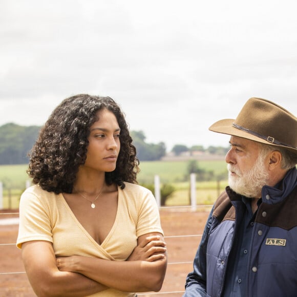 Antônio (Tony Ramos) é ameaçado por Aline (Barbara Reis) na novela 'Terra e Paixão' no capítulo de quarta-feira 10 de maio de 2023