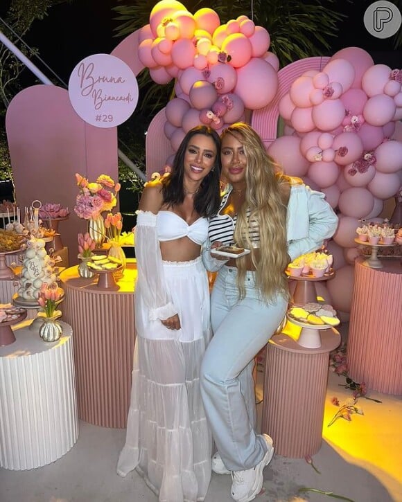 Bruna Biancardi comemorou seu aniversário em uma festa organizada pela irmã de Neymar