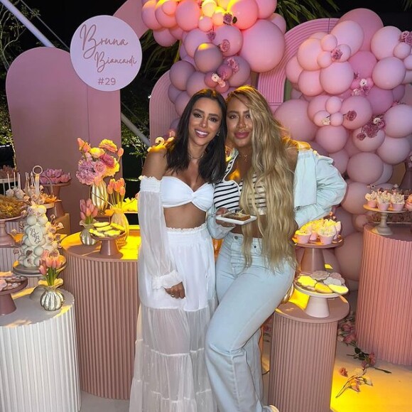 Bruna Biancardi comemorou seu aniversário em uma festa organizada pela irmã de Neymar