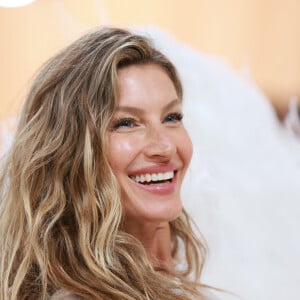 Gisele Bündchen apostou em maquiagem suave e iluminada no MET Gala 2023