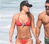 Priscila fantin desfila o corpão e virilha sarada ao ladodo marido, Bruno Lopes, em praia carioca