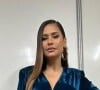Simone Mendes secou: cintura da cantora rouba a cena em look de veludo