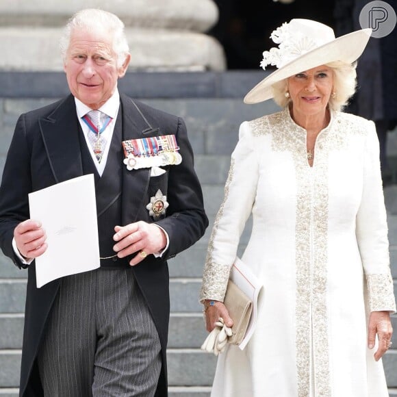 A atual mulher de Rei Charles III, Camilla Parker, recebeu o título de Rainha Consorte