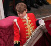 Coroação de Rei Charles III: o príncipe George foi uma das crianças a segurar o manto real do avô na cerimônia deste sábado 6 de maio de 2023