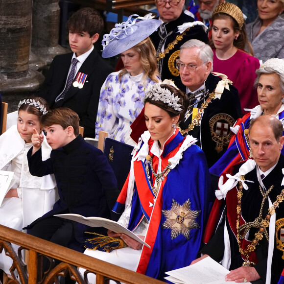 Coroação de Rei Charles III: a princesa Charlotte e o príncipe Louis ficaram atentos à cerimônia de coroação do avô, a primeira na Família Real em 70 anos