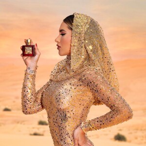 Virgínia surgiu usando um hijab transparente