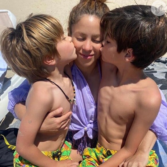 Shakira atualmente mora em Miami com os dois filho, Sasha e Milan