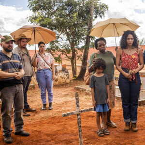 Na novela 'Terra e Paixão', morte do marido de Aline (Barbara Reis) agitou a estreia da nova trama das nove