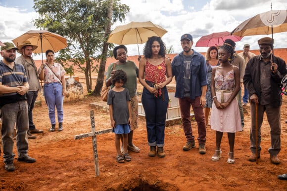 Na novela 'Terra e Paixão', morte do marido de Aline (Barbara Reis) agitou a estreia da nova trama das nove