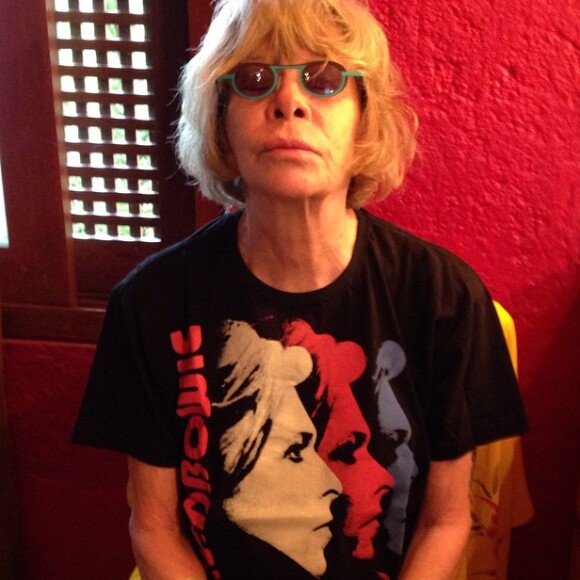 O legado gigantesco de Rita Lee (também) na moda vai do cabelo ruivo aos looks irreverentes. Aos detalhes!