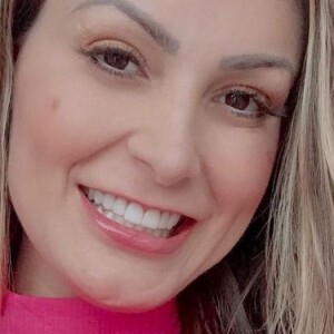 Andressa Urach anunciou que voltou a frequentar a igreja