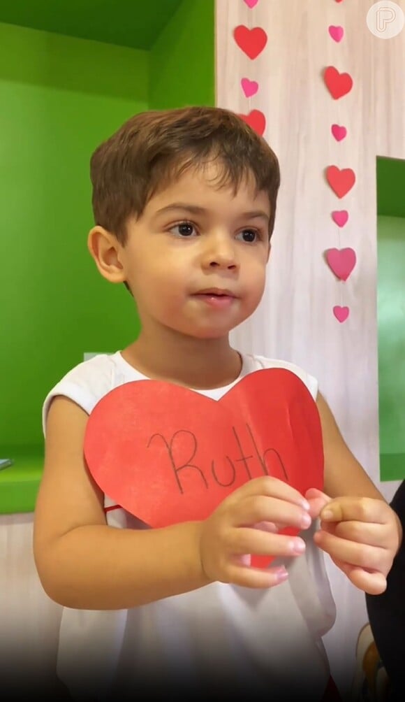 Dona Ruth foi homenageada pelo neto, na escola, neste Dia das Mães