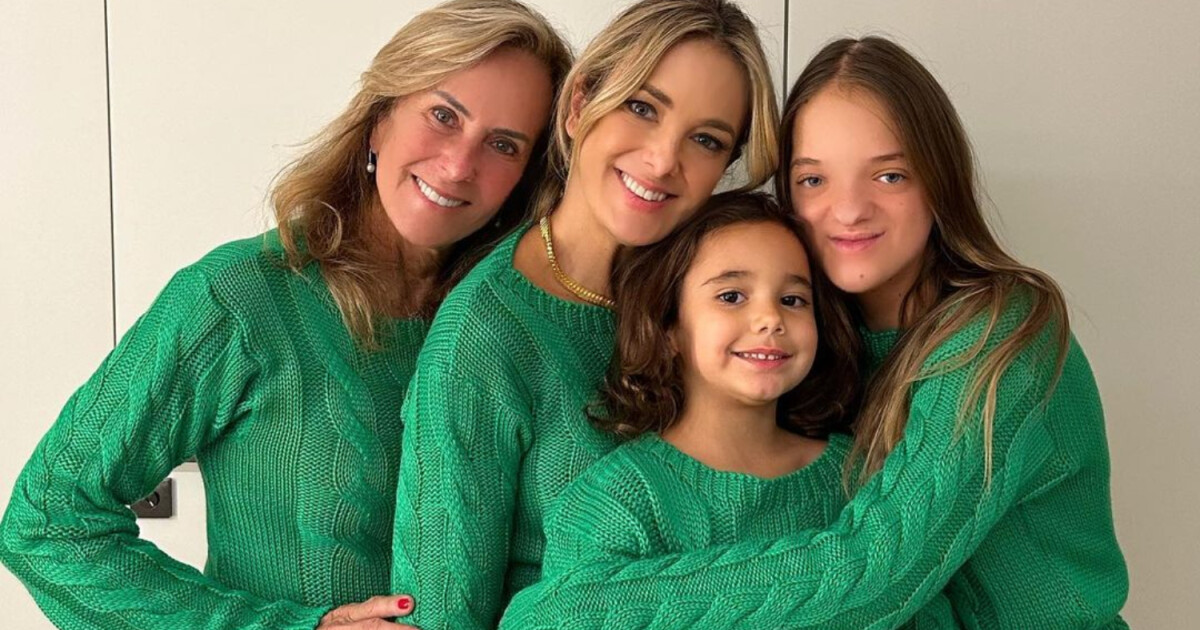 Ticiane Pinheiro posta foto com mãe e filhas e caçula da apresentadora impressiona em clique Ticiane Pinheiro posta foto com mãe e filhas e caçula da apresentadora impressiona em clique