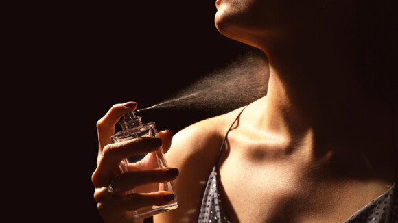 Cheirosa o dia todo: reunimos 4 dicas incríveis para toda mulher vaidosa que quer fazer perfume durar mais