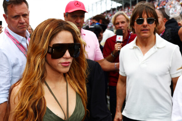 Shakira após conferir a Miami International Autodrome saiu com Lewis Hamilton e amigos para um passeio de barco. 