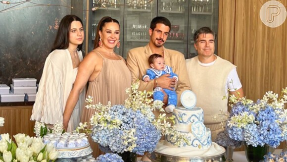 Filho de Claudia Raia é batizado aos 3 meses