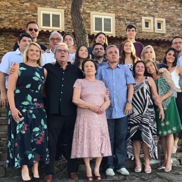 Andre Liberato é o sobrinho que mantem suas redes sociais abertas, ele postou esta foto no Instagram e alegou que foi a última em família antes de Gugu morrer.