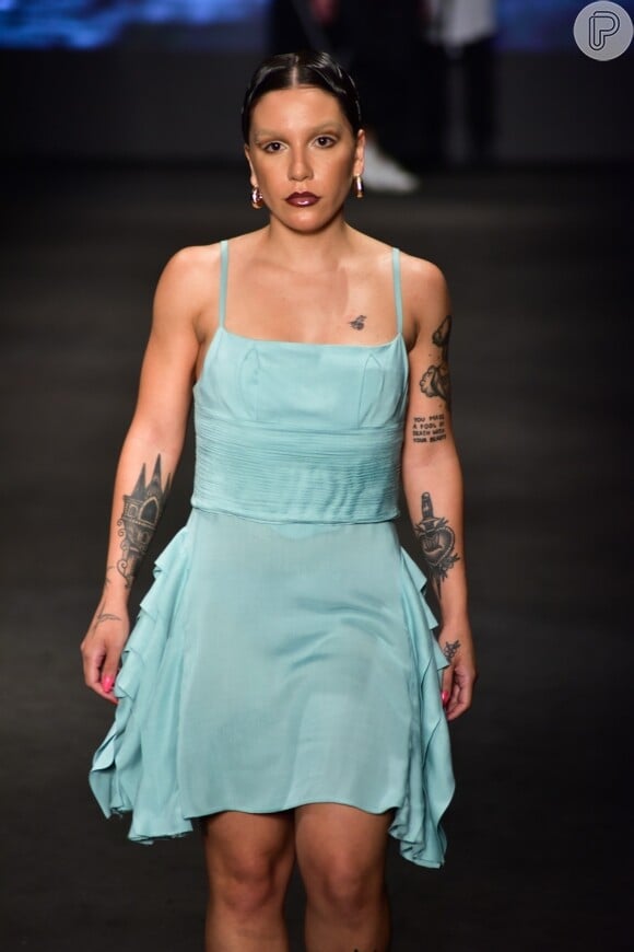 Priscilla Alcantara adotou um novo estilo visual, com piercings e tatuagens