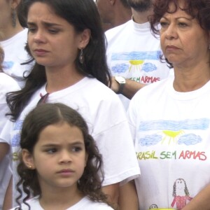 Bruna Marquezine, Tony Ramos e Victor Cugula estavam entre os atores da novela 'Mulheres Apaixonadas' que participaram de gravação de cena em setembro de 2003 em Copacabana