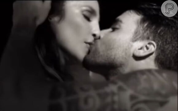 Ivete Sangalo e Daniel Cady trocaram beijos apaixonados no vídeo