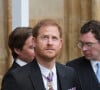 Príncipe Harry, ao lado de mais cem pessoas, está movendo processo contra grupo de tablóides britânico