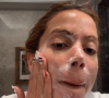 Anitta começou lavando o rosto com sabonete. O favorito? 'Qualquer sabonete que eu entrar na farmácia e estiver escrito 'anti acne' ou 'anti oleosidade', é isso que eu vou pegar'
