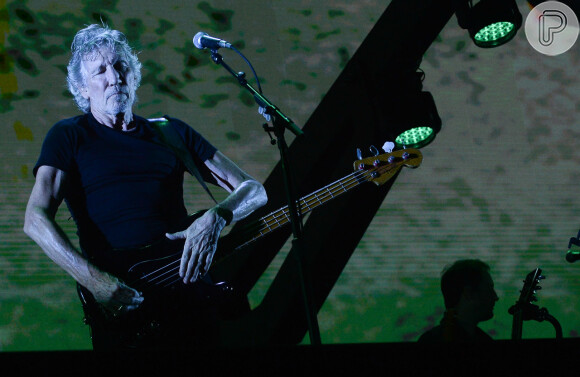 Roger Waters usa um uniforme para criticar o nazismo em música, mas essa crítica pode gerar sua prisão no Brasil
