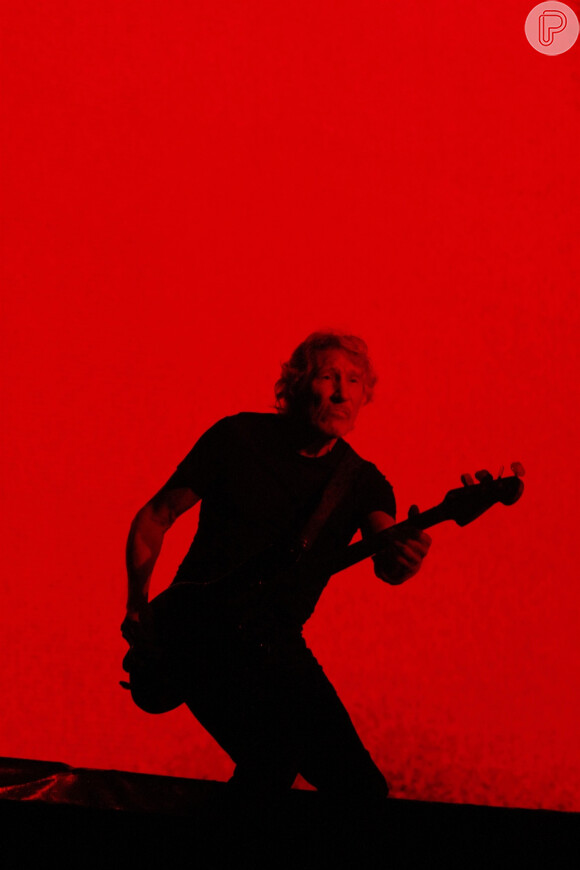Roger Waters na música 'Run Like Hell' faz uma crítica ao comportamento fascita e ao nazismo