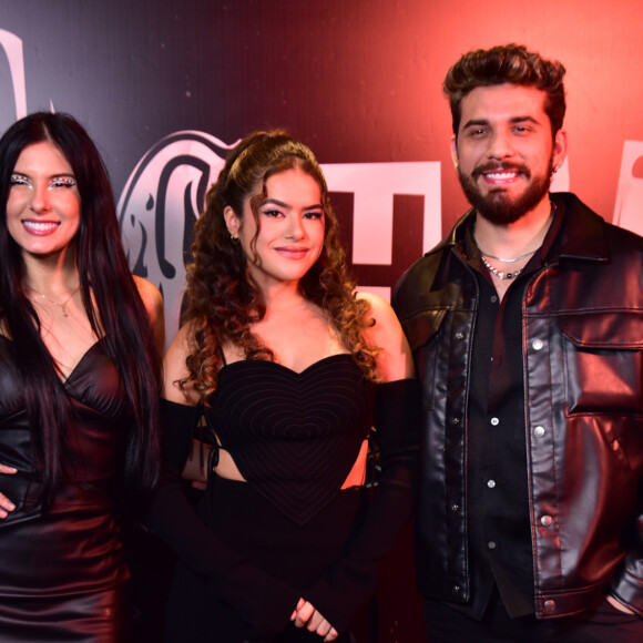 Maisa Silva posou com o casal Ana Castela e Gustavo Mioto em festa de aniversário de Rafa Uccmann em 12 de junho de 2023