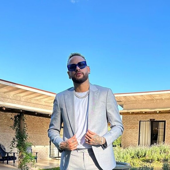 Neymar foi orientado a admitir que traiu Bruna Biancardi, que se arrependeu e a pedir desculpas