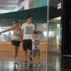 Thiago Rodrigues e Cristiane Dias passeiam com o filho, Gabriel, de 5 anos, em shopping do Rio de Janeiro