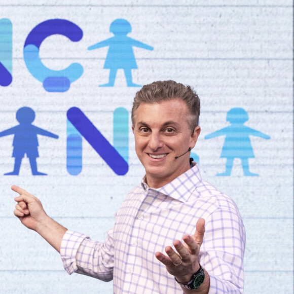 Luciano Huck não poupou críticas ao grupo de bilionários que está em submarino perdido em expedição aos destroços do Titanic (embarcação afundada em 1912 e que matou pouco mais de 1.500 pessoas)