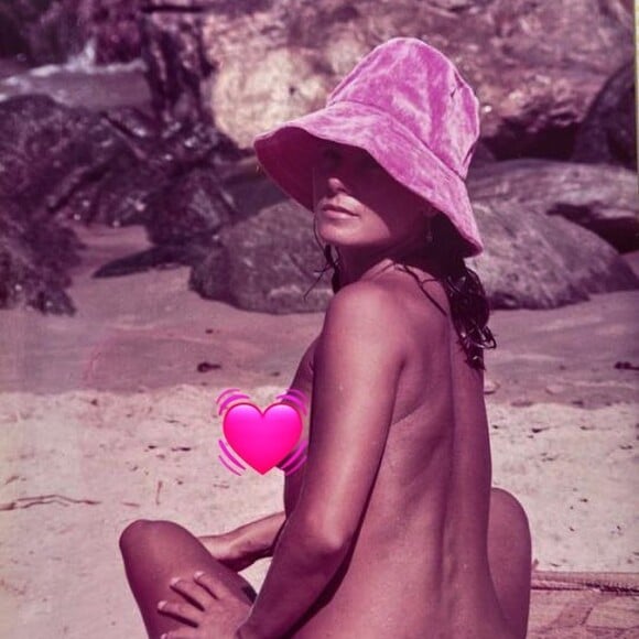 Vera Fischer nua: atriz resgatou uma foto sem roupa tirada em uma praia catarinense durante os anos 1980